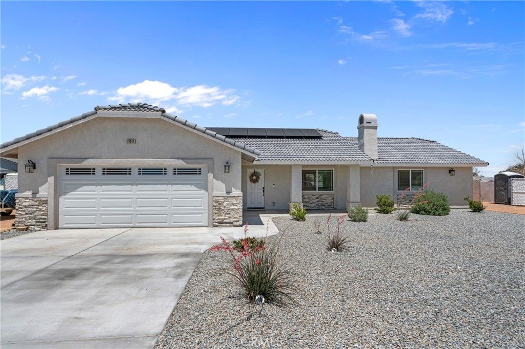 Photo of 21044 Wisteria Street, Apple Valley, CA 92308 (MLS # DW25226132)