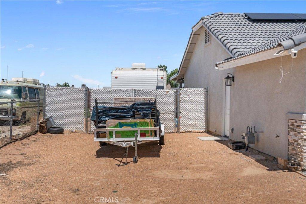 Photo of 21044 Wisteria Street, Apple Valley, CA 92308 (MLS # DW25226132)