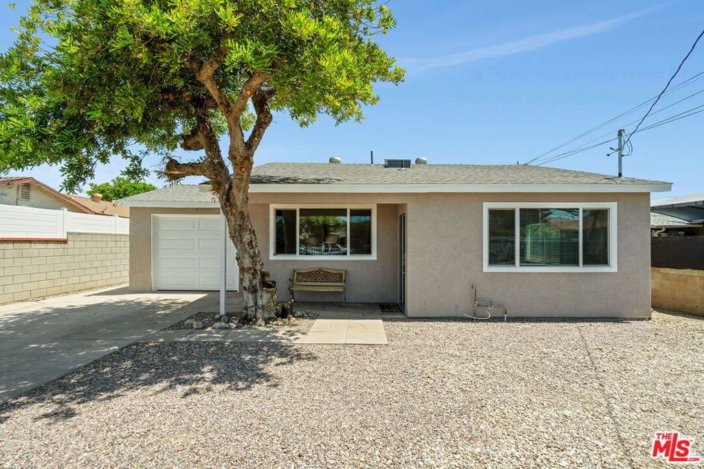 Photo of 13032 Glamis Street, Pacoima, CA 91331 (MLS # 25606775)