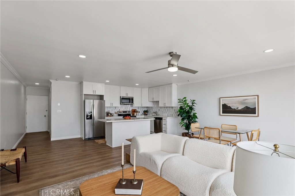 383 Bayshore Avenue 207