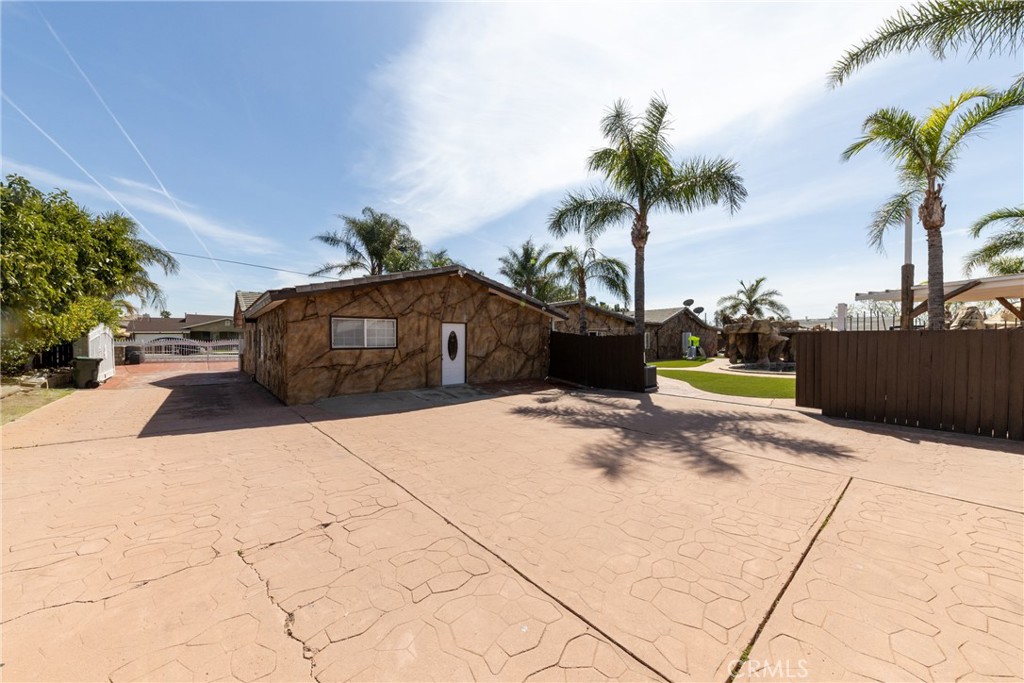7040 Oleander Avenue