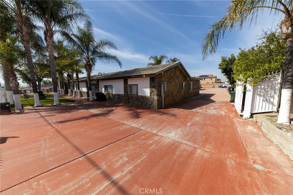 7040 Oleander Avenue