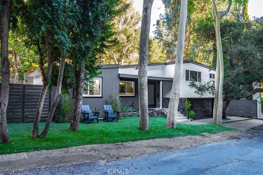 Photo of 9921 Westwanda Drive, Beverly Hills, CA 90210 (MLS # IG26046257)