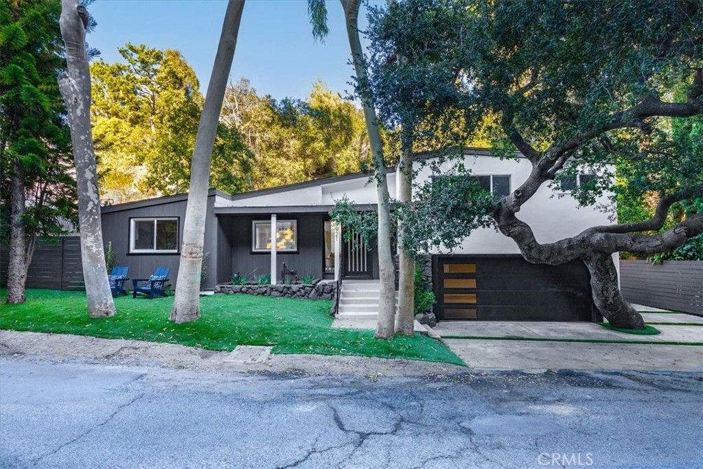 Photo of 9921 Westwanda Drive, Beverly Hills, CA 90210 (MLS # IG26046257)