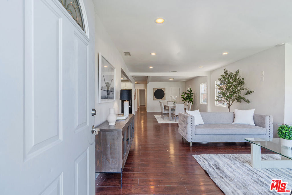 5314 S Victoria Avenue