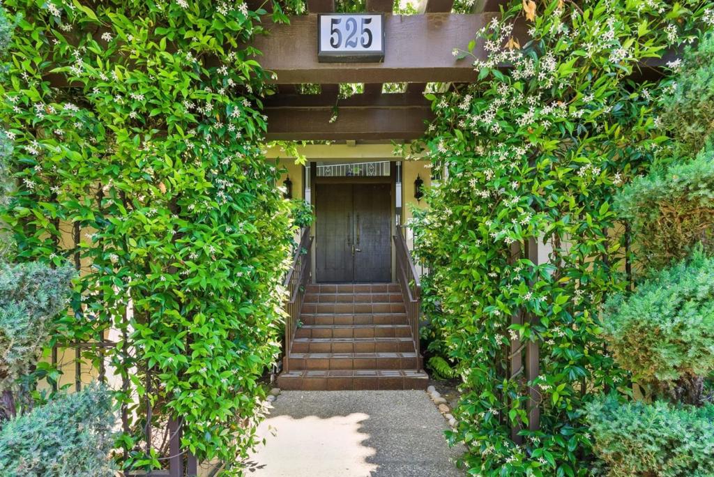 525 Almer Road 309, Burlingame CA 94010