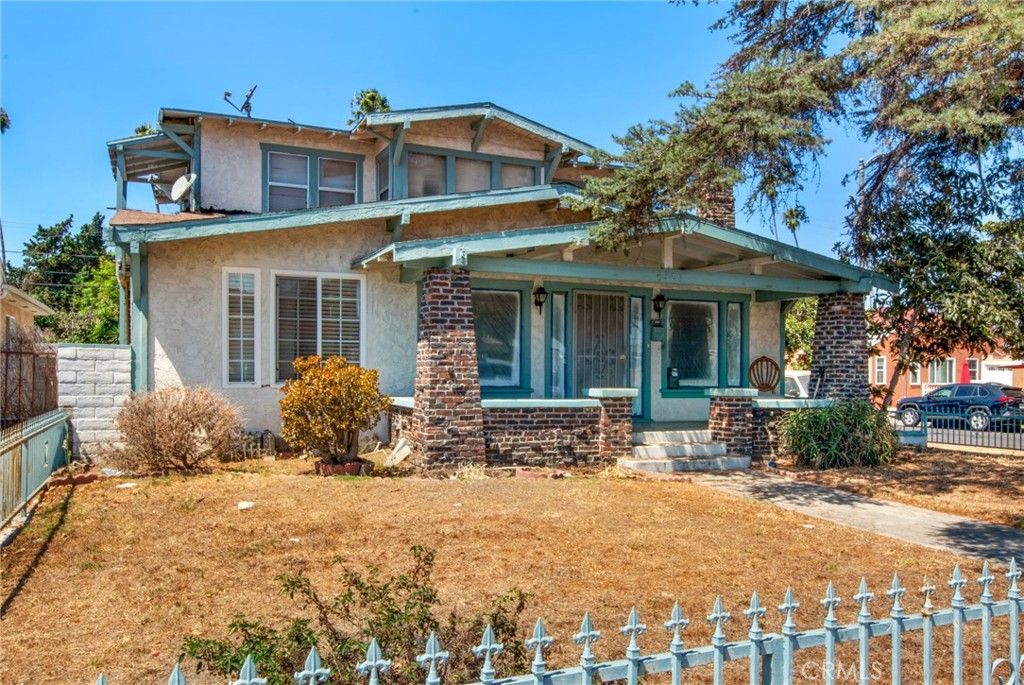 Photo of 4301 Arlington Avenue, Los Angeles, CA 90008 (MLS # SR25184315)