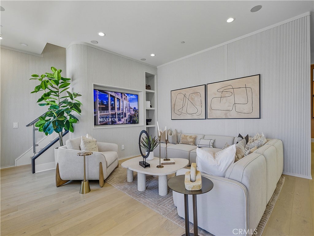 2328 Liv Way
