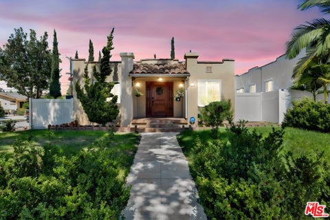 Photo of 529 W Wilson Avenue, Glendale, CA 91203 (MLS # 26993847)