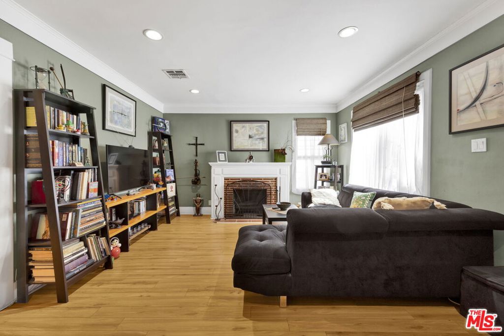 529 W Wilson Avenue