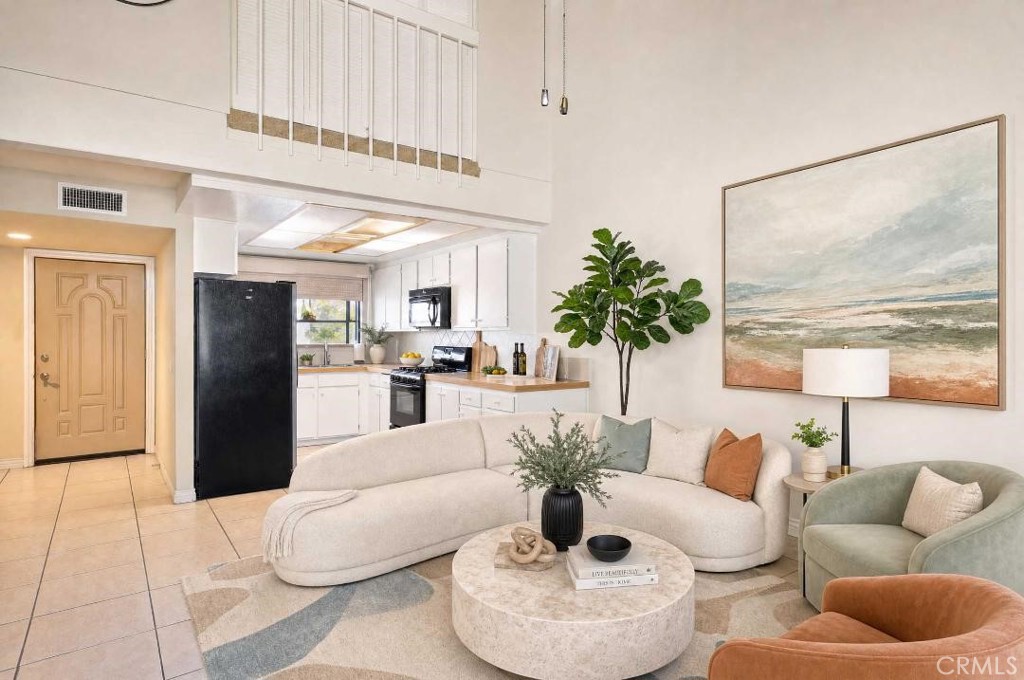 2514 N Tustin E