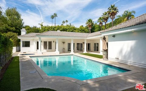 Photo of 1605 Loma Vista Drive, Beverly Hills, CA 90210 (MLS # 26671713)