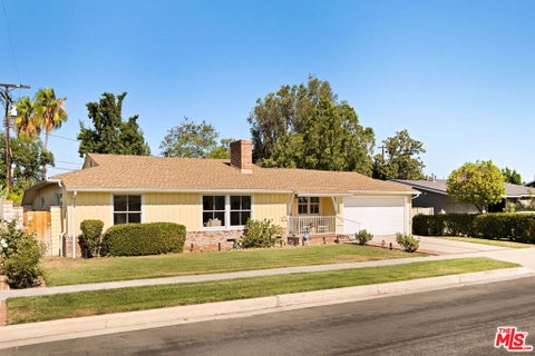 Photo of 5908 Radford Avenue, Los Angeles, CA 91607 (MLS # 26867447)