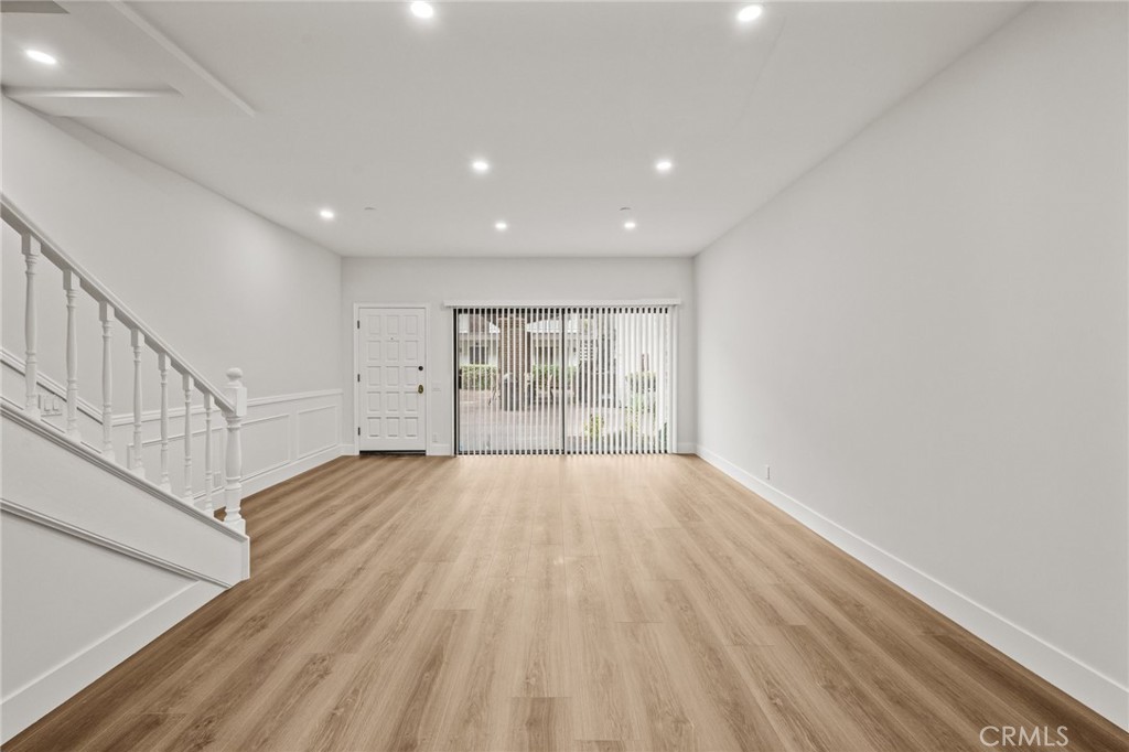 17200 Newhope 31