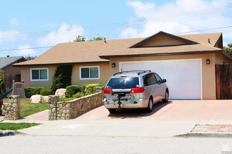 Upgraded and updated, beautiful home in great neighborhood! New master bath, brand new custom kitchen, quality wood-like flooring and base boards, recessed lighting in main living areas. Pride of ownership, good taste and upgrades are visible throughout. The location is ideal because of access to the city, and the freeway, but still within the seclusion of a nice family neighborhood.