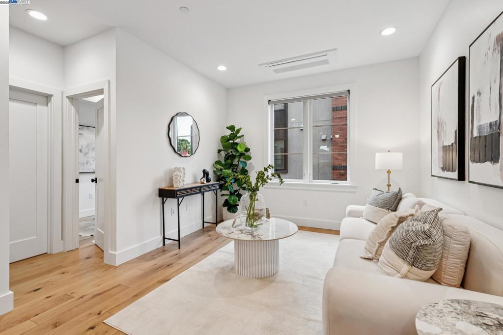 DOWNTOWN LAF - Residential