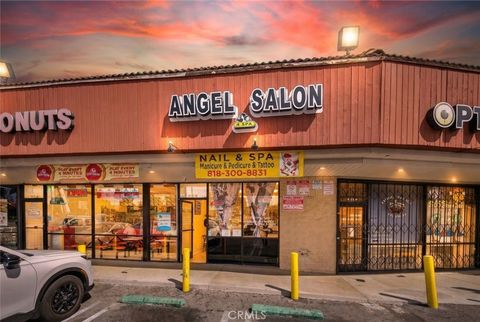 Photo of 9722 Woodman Avenue, Arleta, CA 91331 (MLS # SR26059039)