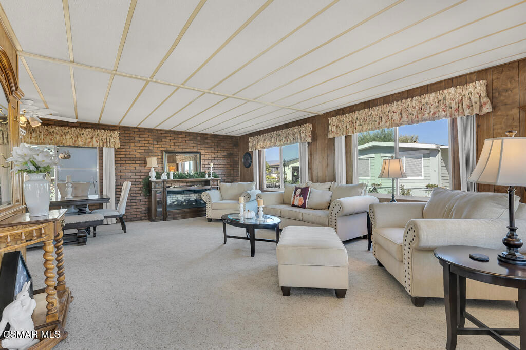 Poinsettia Gardens - 3353 - Residential