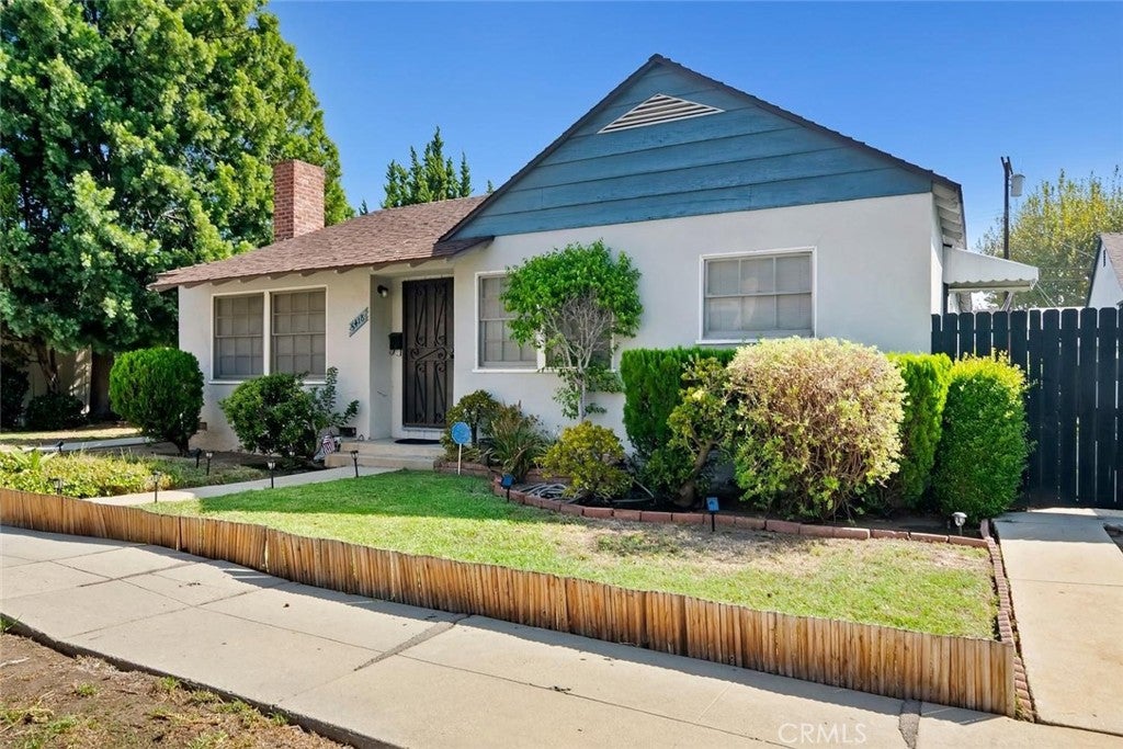Photo of 5420 Kester AVE, Sherman Oaks, CA 91411 (MLS # SR26203568)