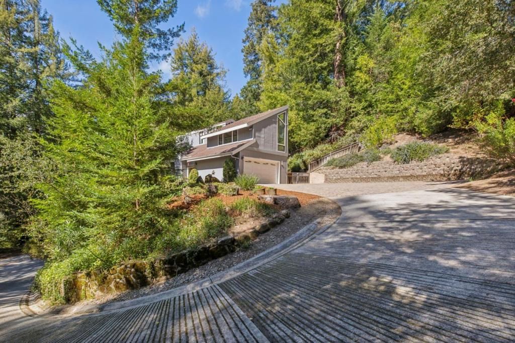 Photo of 23584 Sky View Terrace, Los Gatos, CA 95033 (MLS # ML82013378)