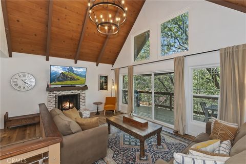 Photo of 1308 Sequoia Drive, Lake Arrowhead, CA 92352 (MLS # IG25178933)