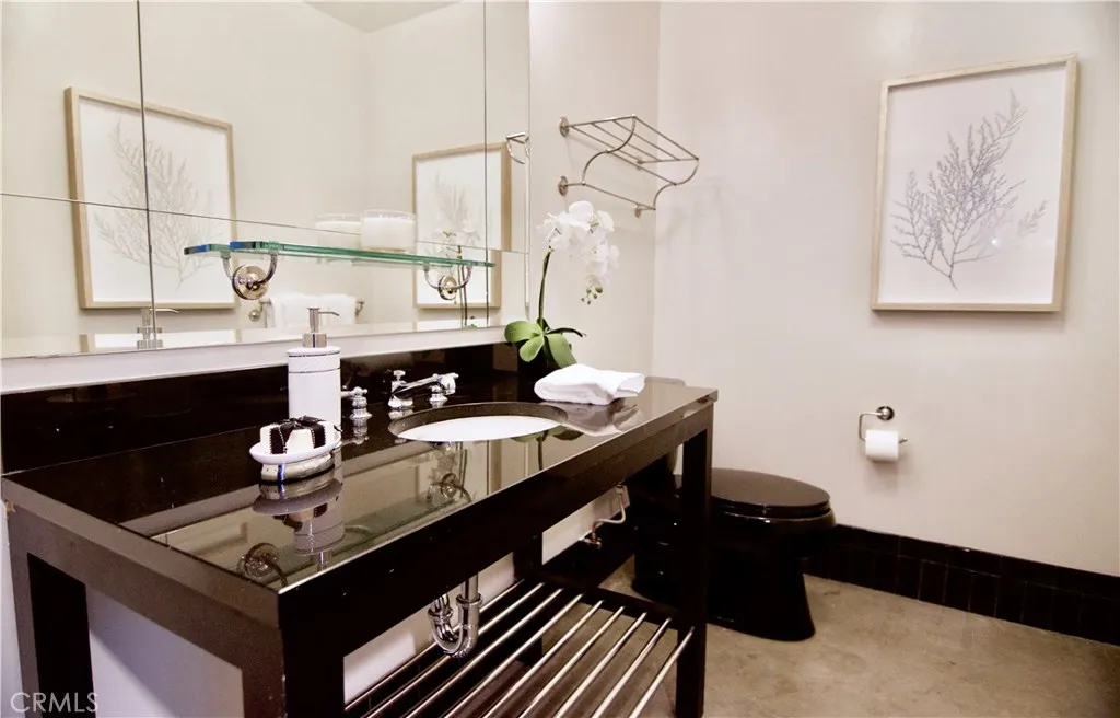 Los Angeles, California 90014, United States, 2 Bedrooms Bedrooms, ,3 BathroomsBathrooms,Residential,Active,201936