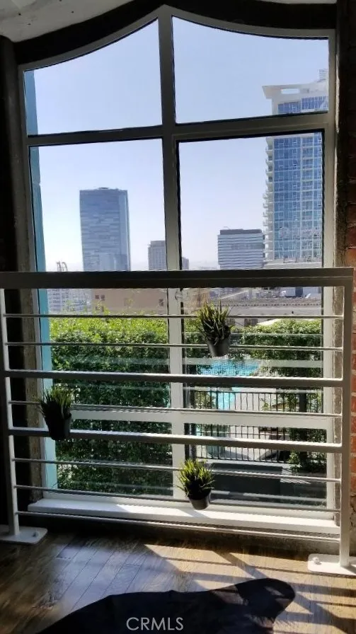 Los Angeles, California 90014, United States, 2 Bedrooms Bedrooms, ,3 BathroomsBathrooms,Residential,Active,201936