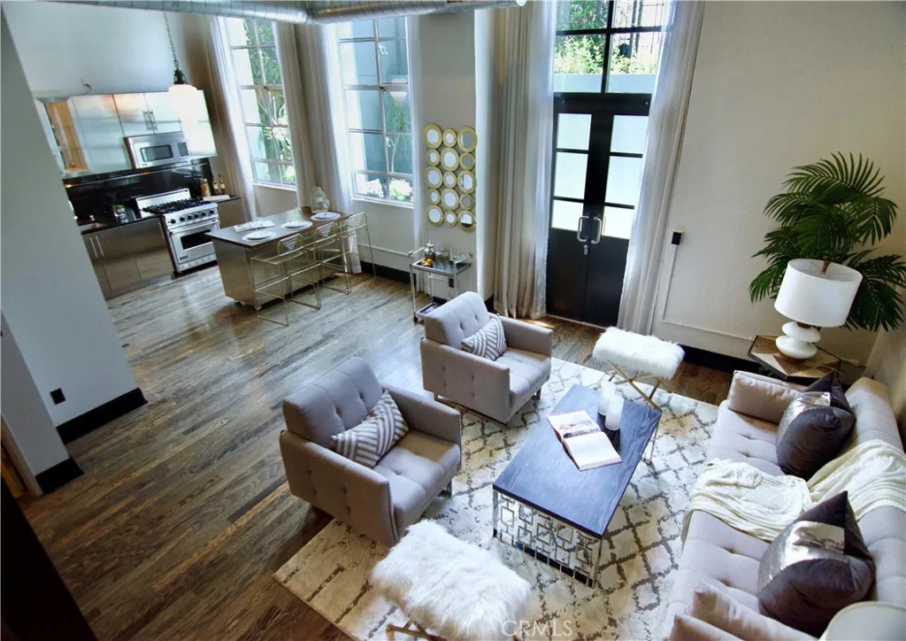 Los Angeles, California 90014, United States, 2 Bedrooms Bedrooms, ,3 BathroomsBathrooms,Residential,Active,201936