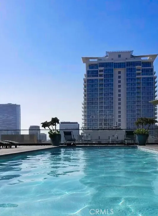 Los Angeles, California 90014, United States, 2 Bedrooms Bedrooms, ,3 BathroomsBathrooms,Residential,Active,201936