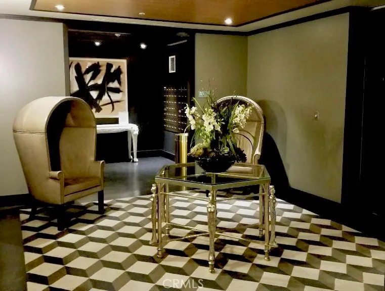 Los Angeles, California 90014, United States, 2 Bedrooms Bedrooms, ,3 BathroomsBathrooms,Residential,Active,201936