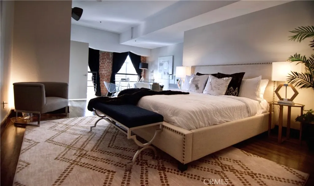 Los Angeles, California 90014, United States, 2 Bedrooms Bedrooms, ,3 BathroomsBathrooms,Residential,Active,201936