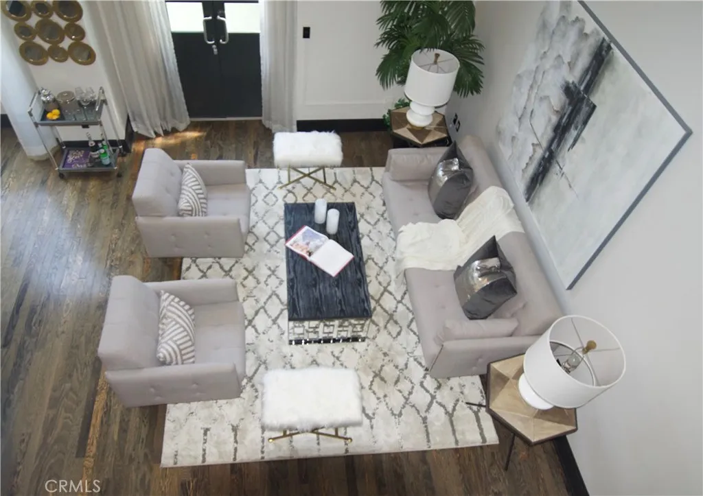 Los Angeles, California 90014, United States, 2 Bedrooms Bedrooms, ,3 BathroomsBathrooms,Residential,Active,201936