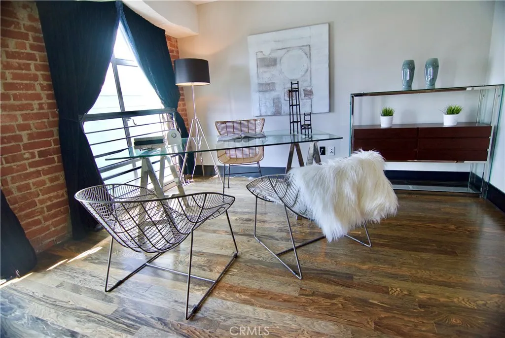 Los Angeles, California 90014, United States, 2 Bedrooms Bedrooms, ,3 BathroomsBathrooms,Residential,Active,201936