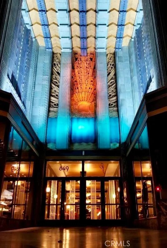 Los Angeles, California 90014, United States, 2 Bedrooms Bedrooms, ,3 BathroomsBathrooms,Residential,Active,201936