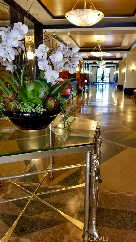 Los Angeles, California 90014, United States, 2 Bedrooms Bedrooms, ,3 BathroomsBathrooms,Residential,Active,201936