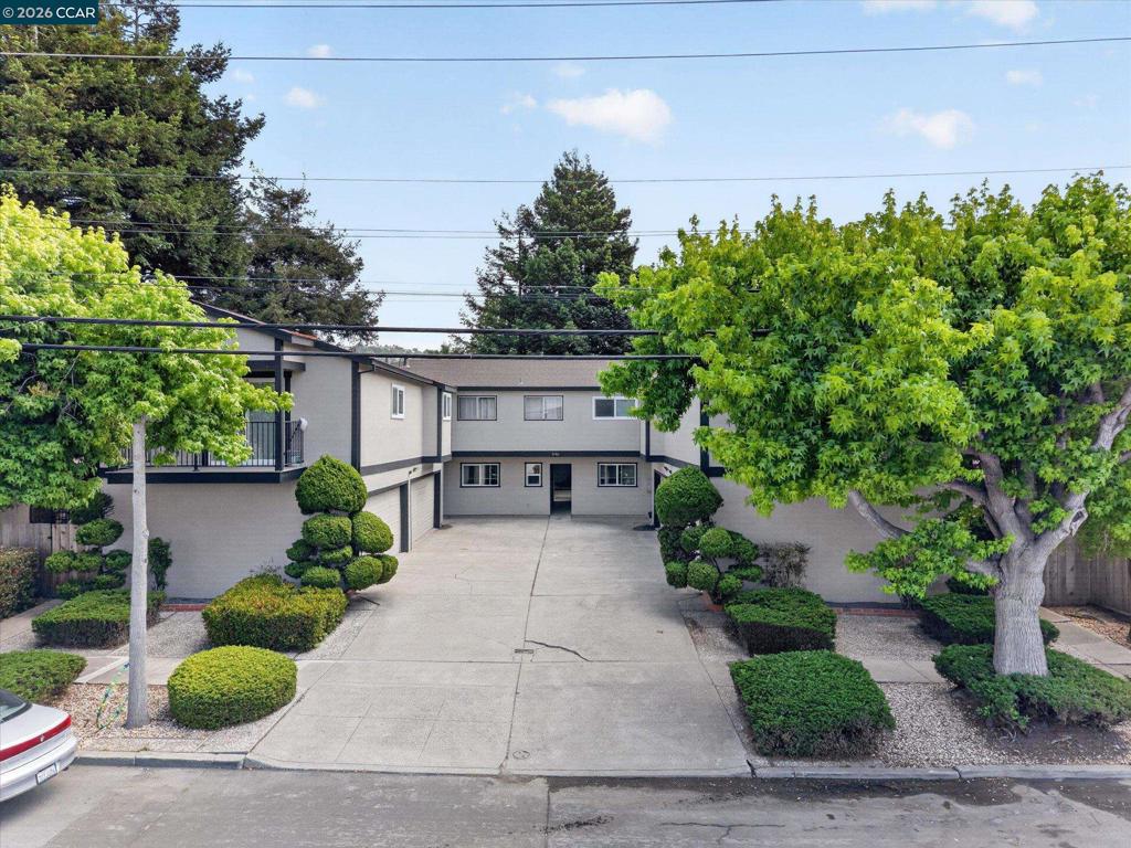 546 Lexington Street