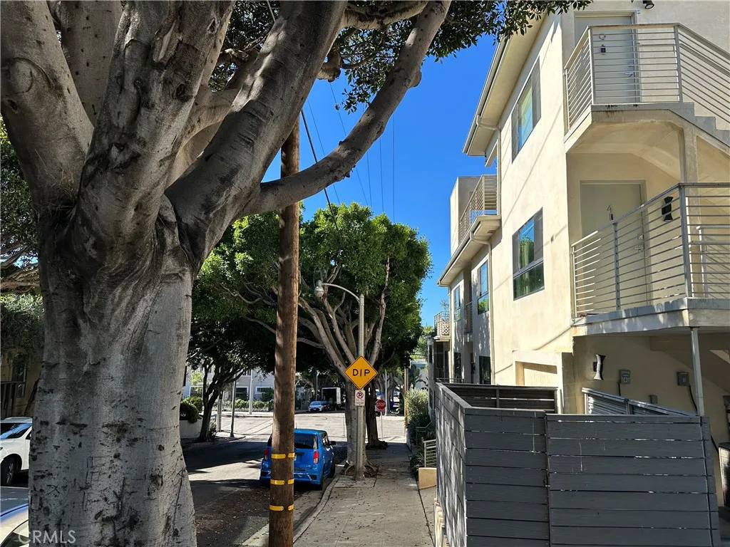 Santa Monica, California 90405, United States, 1 Bedroom Bedrooms, ,1 BathroomBathrooms,Residential,Active,238755