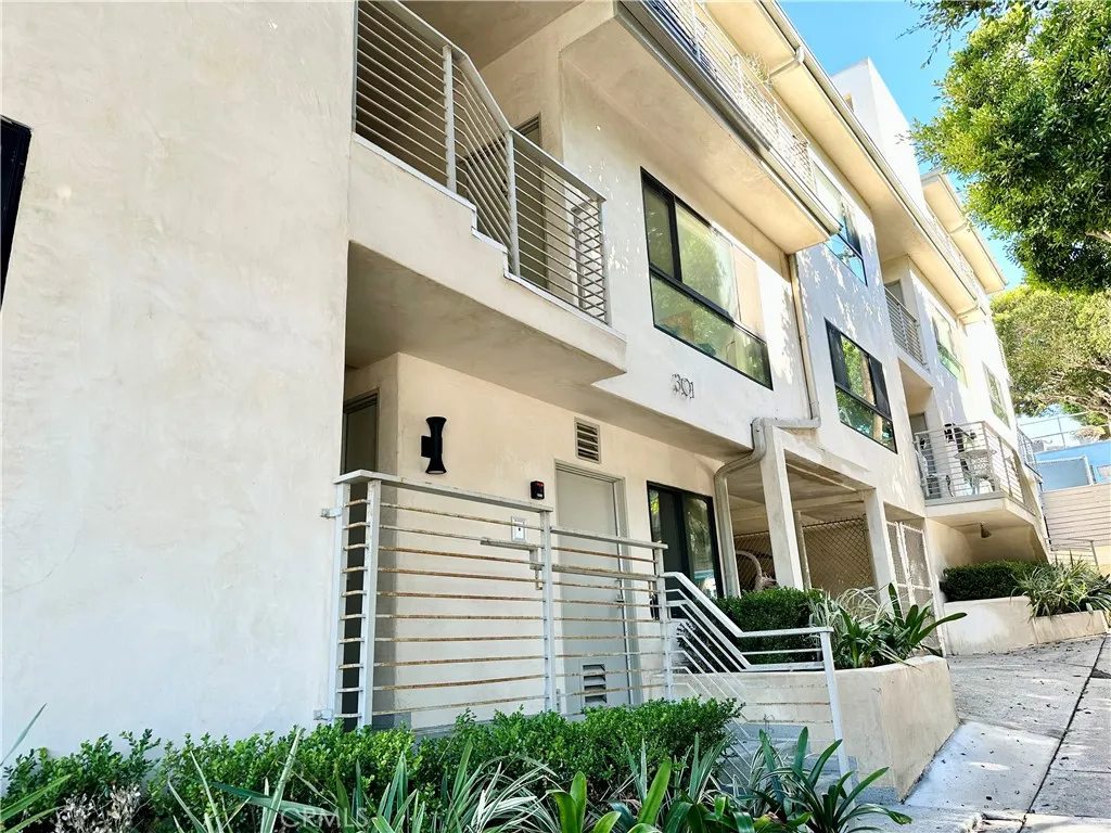 Santa Monica, California 90405, United States, 1 Bedroom Bedrooms, ,1 BathroomBathrooms,Residential,Active,238755