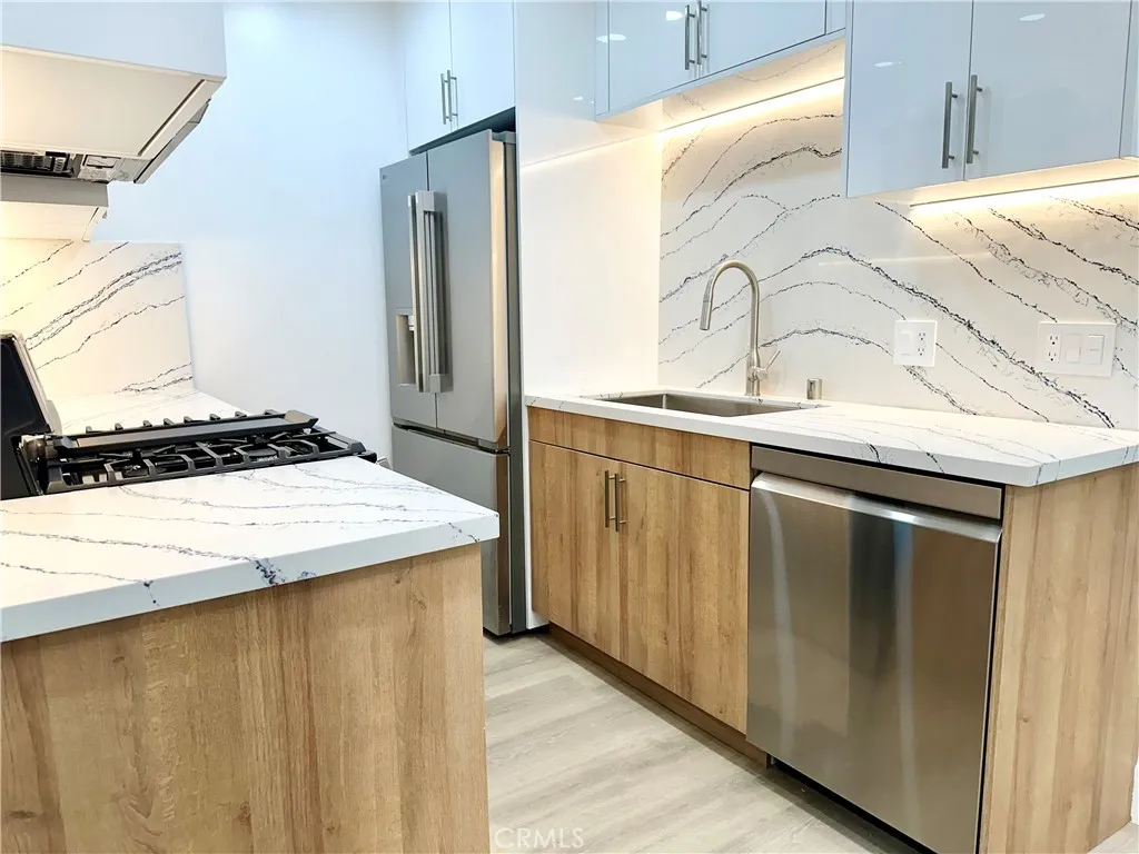 Santa Monica, California 90405, United States, 1 Bedroom Bedrooms, ,1 BathroomBathrooms,Residential,Active,238755