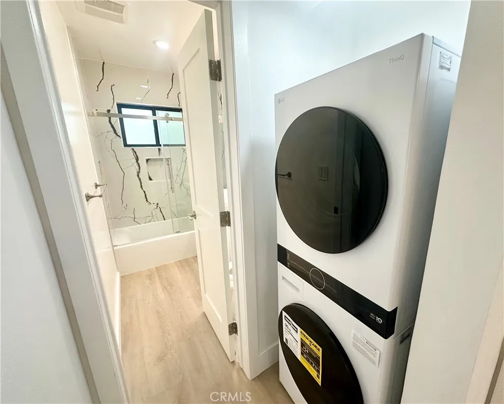 Santa Monica, California 90405, United States, 1 Bedroom Bedrooms, ,1 BathroomBathrooms,Residential,Active,238755