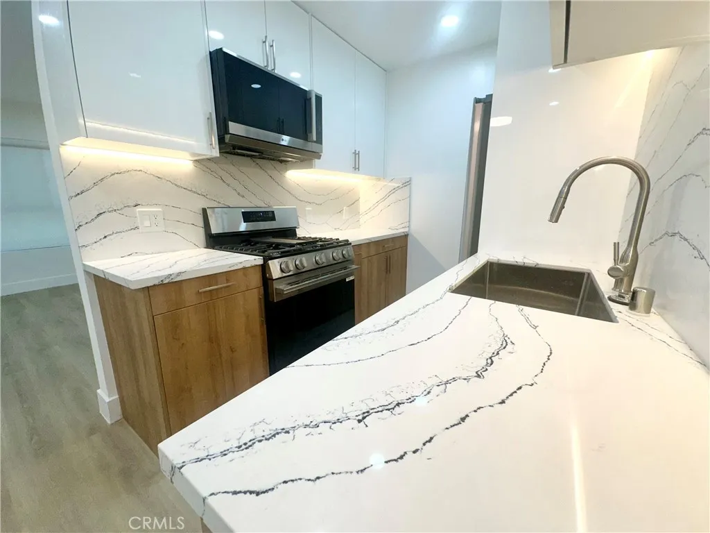 Santa Monica, California 90405, United States, 1 Bedroom Bedrooms, ,1 BathroomBathrooms,Residential,Active,238755