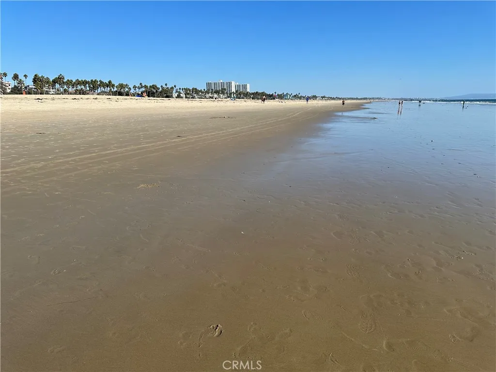 Santa Monica, California 90405, United States, 1 Bedroom Bedrooms, ,1 BathroomBathrooms,Residential,Active,238755