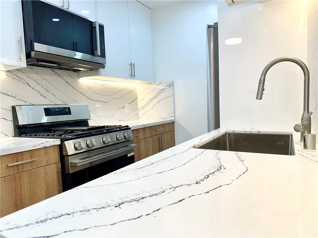 Santa Monica, California 90405, United States, 1 Bedroom Bedrooms, ,1 BathroomBathrooms,Residential,Active,238755