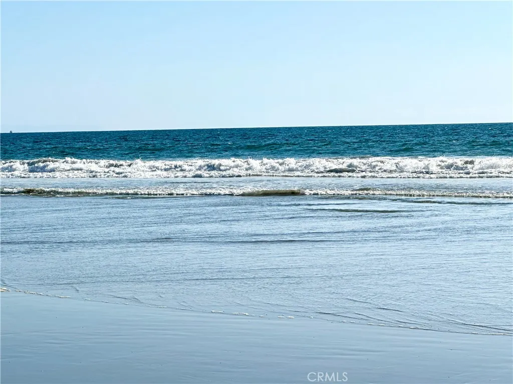 Santa Monica, California 90405, United States, 1 Bedroom Bedrooms, ,1 BathroomBathrooms,Residential,Active,238755