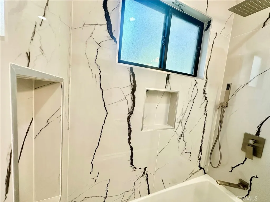 Santa Monica, California 90405, United States, 1 Bedroom Bedrooms, ,1 BathroomBathrooms,Residential,Active,238755