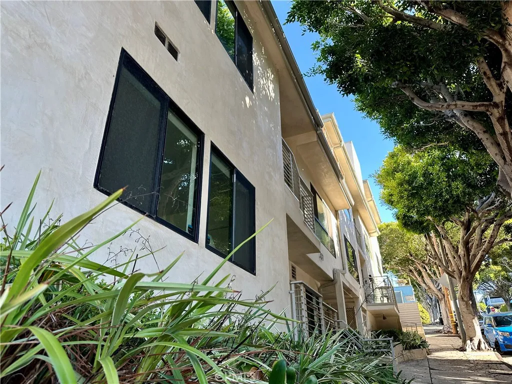 Santa Monica, California 90405, United States, 1 Bedroom Bedrooms, ,1 BathroomBathrooms,Residential,Active,238755