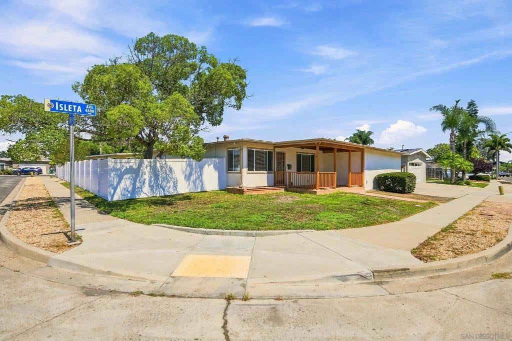 4604 Isleta Ave.