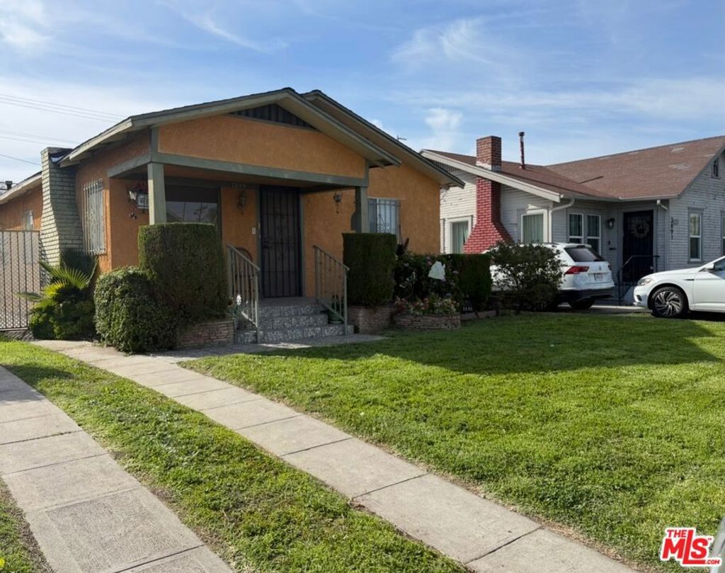 Photo of 3895 3rd Avenue, Los Angeles, CA 90008 (MLS # 25588971)