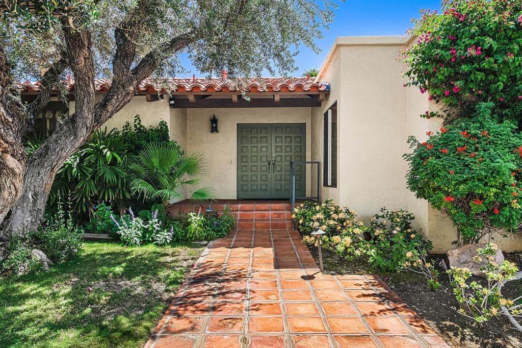 40160 Paseo Corto