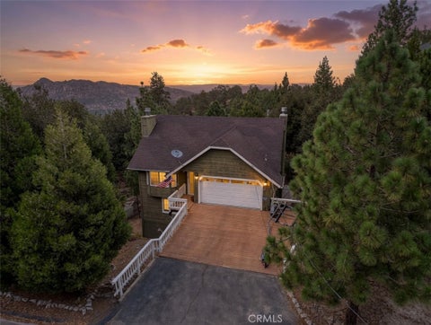 Photo of 27398 Matterhorn Drive Dr, Lake Arrowhead, CA 92352 (MLS # IG26164730)